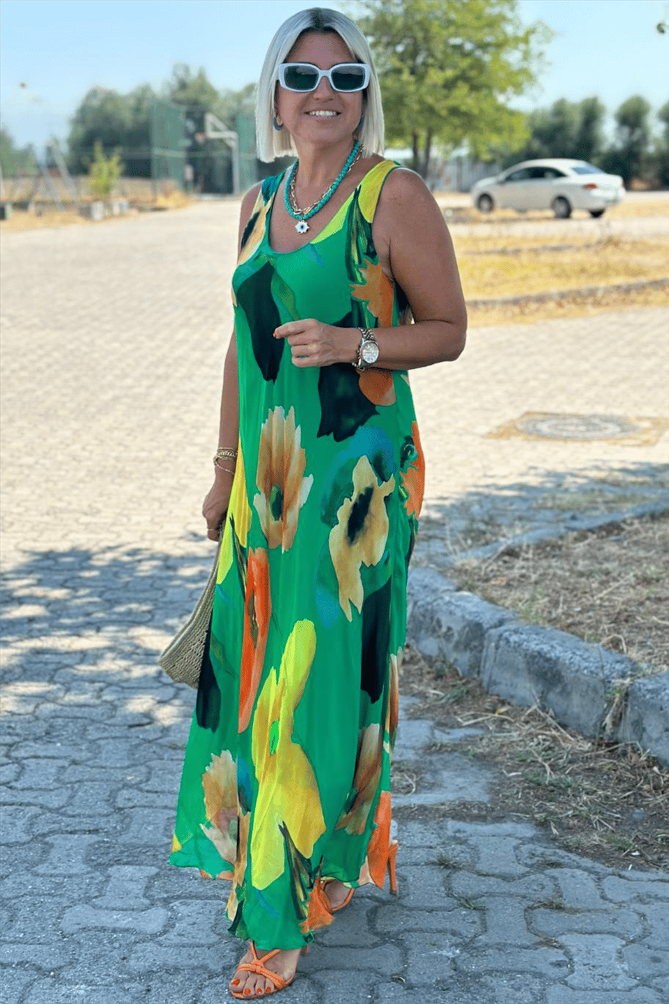 Vestido longo de seda chiffon com decote em U e estampa floral