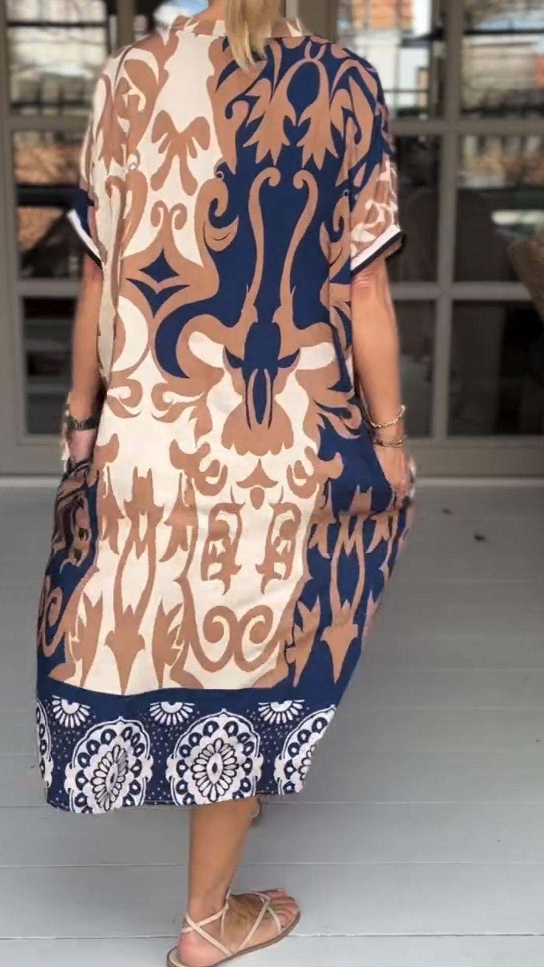 VESTIDO CONFORTÁVEL COM MANGA CURTA E DECOTE EM V