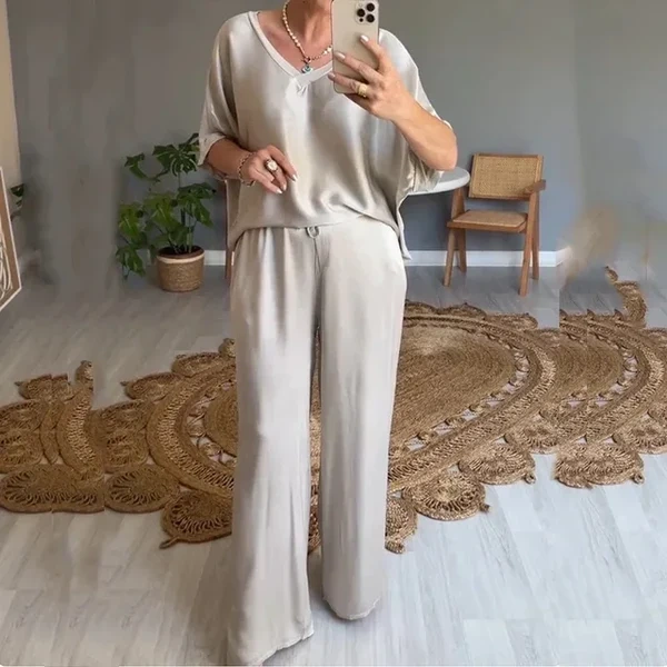 Costum elegant pentru doamne