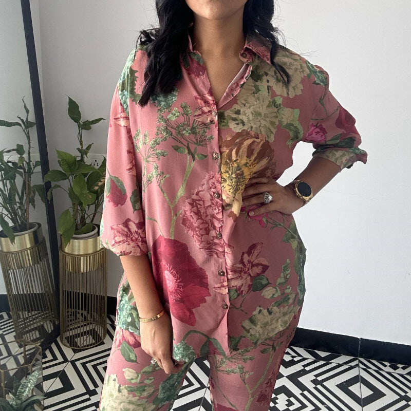 Camisa, calças curtas, fato de duas peças com estampado floral da moda