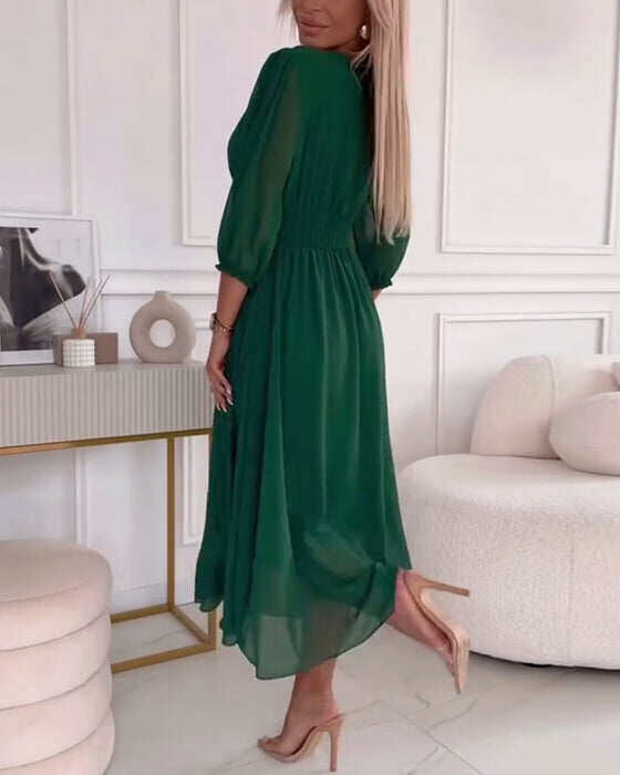 Vestido monocromático com decote em V