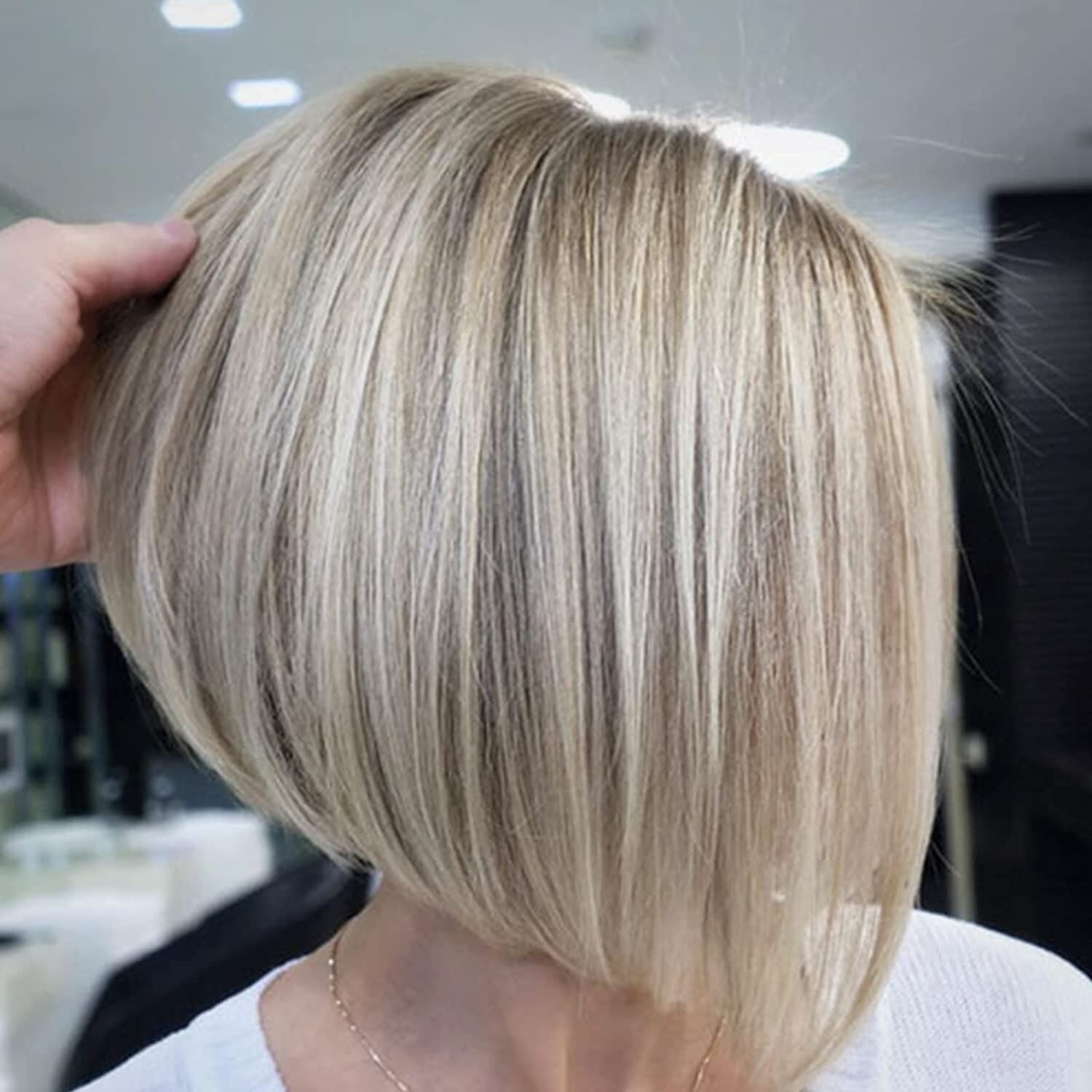 Perucas loiras curtas Pixie Bob para mulheres brancas com parte lateral em camadas fofas