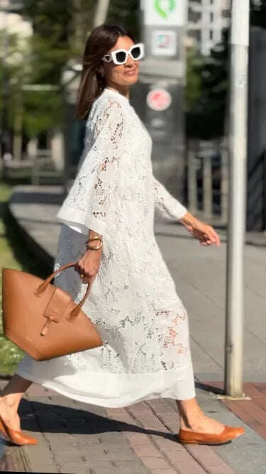 Vestido elegante de renda com decote em V para mulher