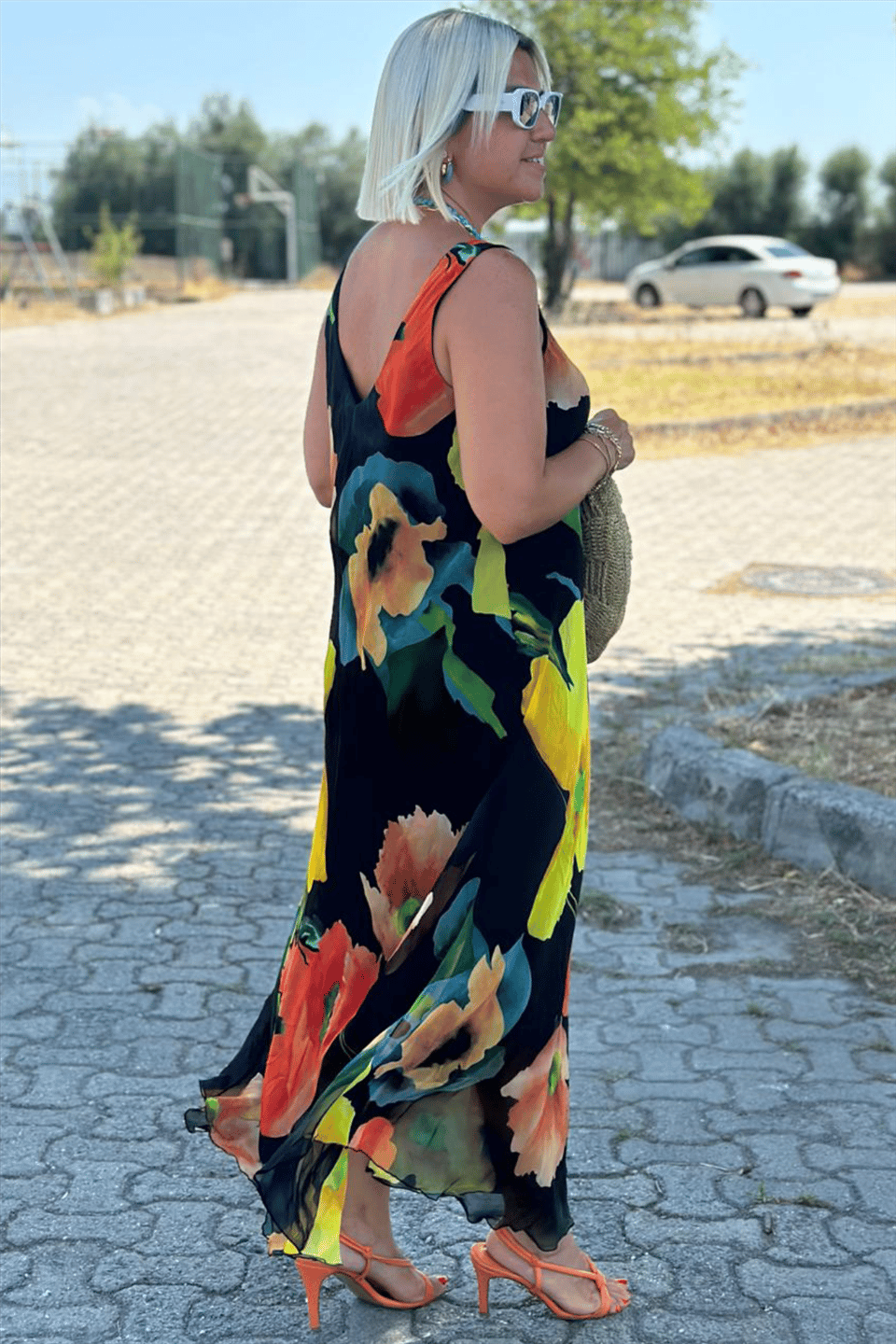 Vestido longo de seda chiffon com decote em U e estampa floral