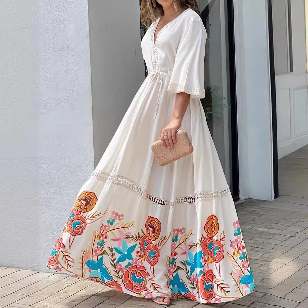 Vestido comprido com estampado de renda e decote em V