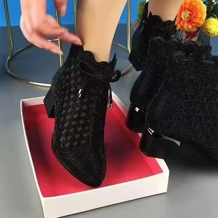 👠【35-40】Új tavaszi vastag sarkú rövid cipő