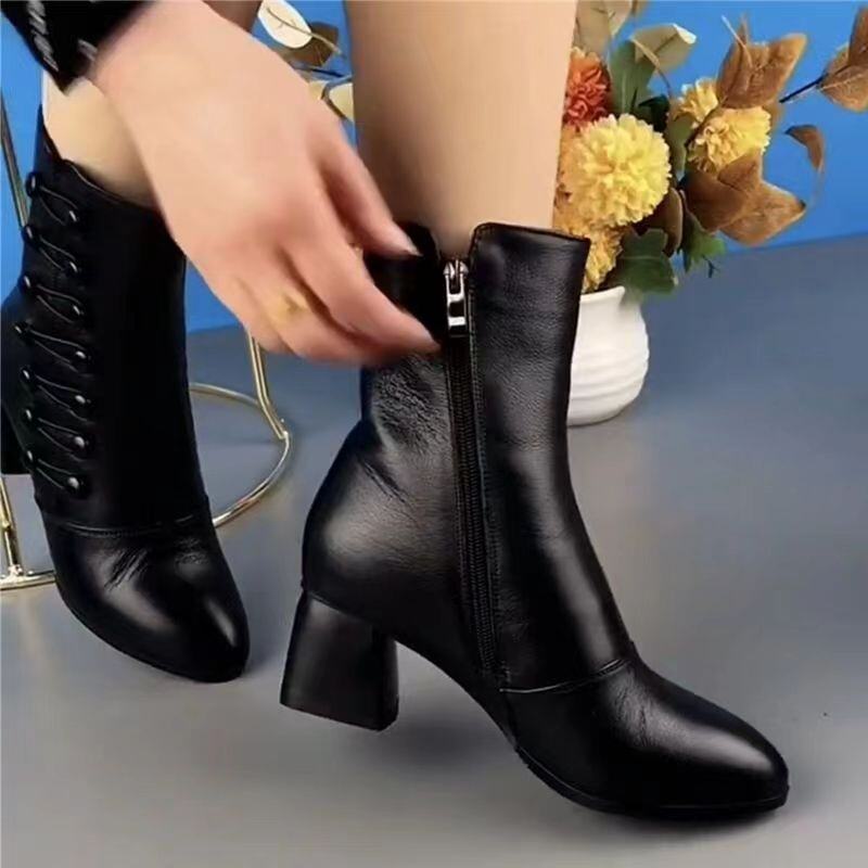 Botas de senhora em pele natural com sola macia, quentes e modernas