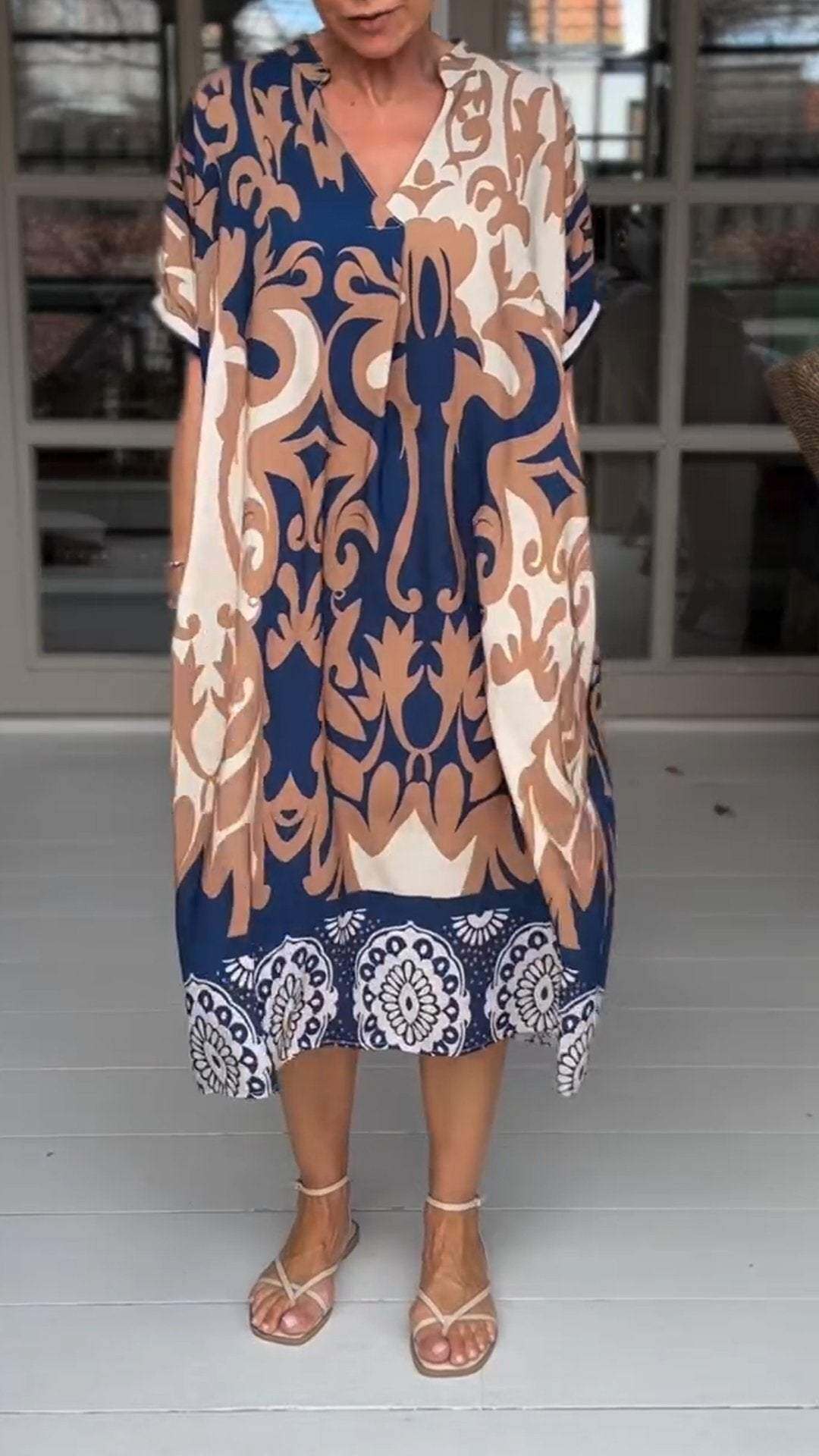 VESTIDO CONFORTÁVEL COM MANGA CURTA E DECOTE EM V