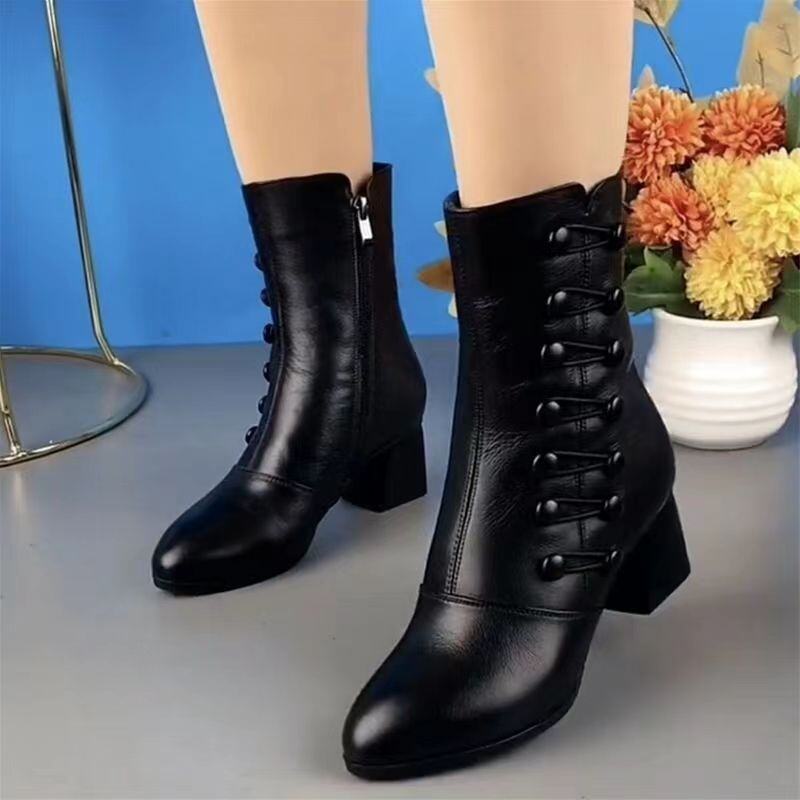 Botas de senhora em pele natural com sola macia, quentes e modernas