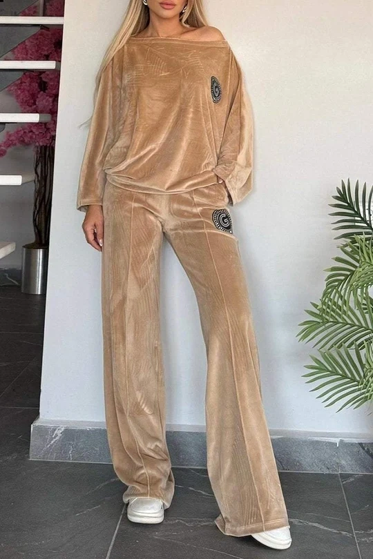 Conjunto casual de duas peças em veludo dourado de cor sólida com gola redonda e mangas batwing