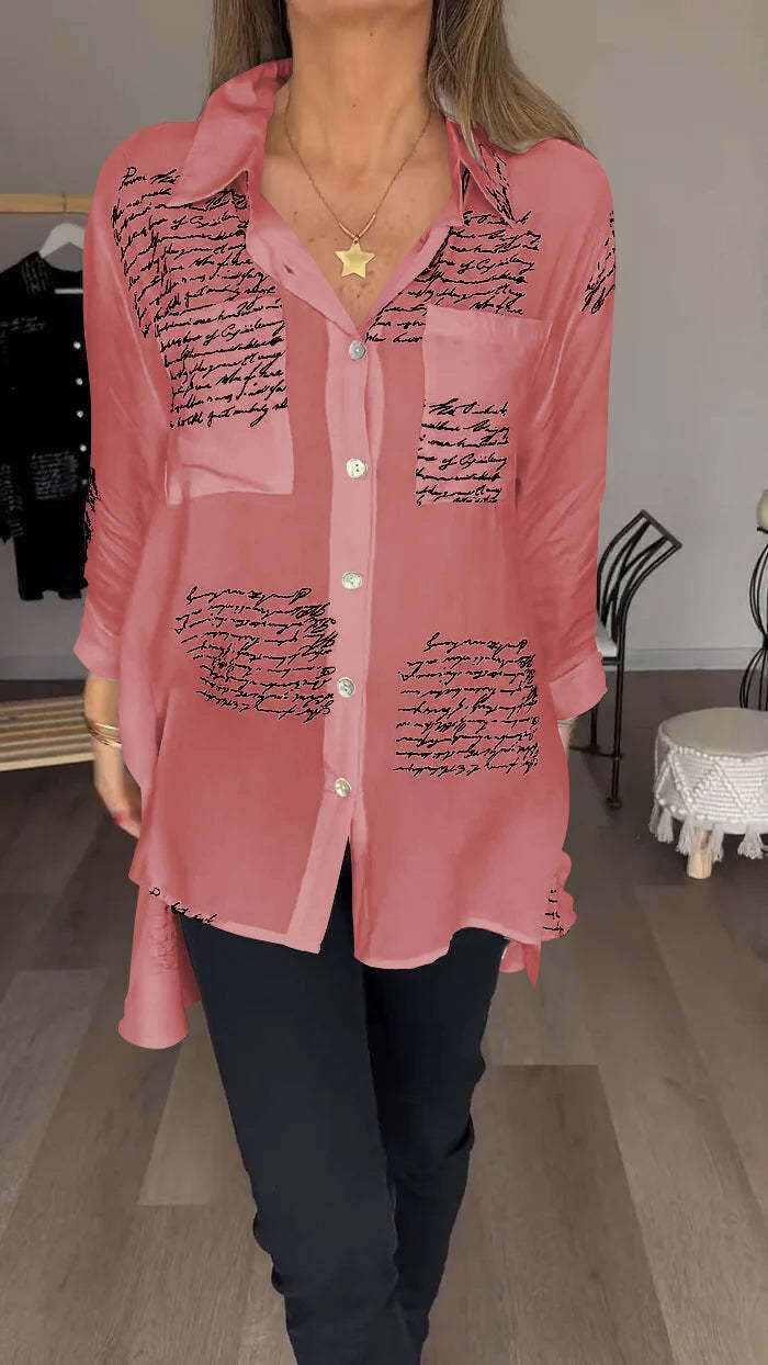 Camisa elegante com lapelas e estampa de letras