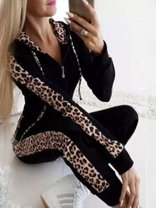 Fato casual para mulher com estampa de leopardo e zíper