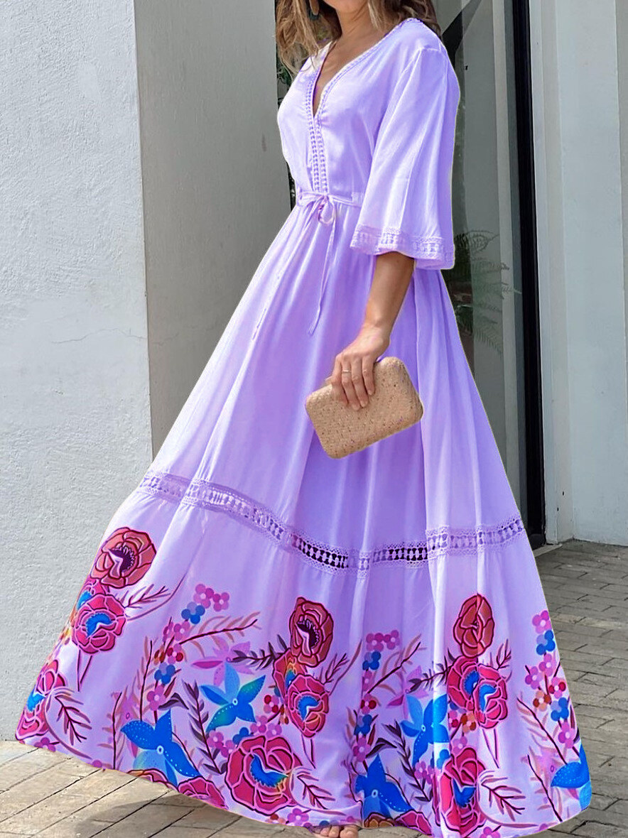 Vestido comprido com estampado de renda e decote em V